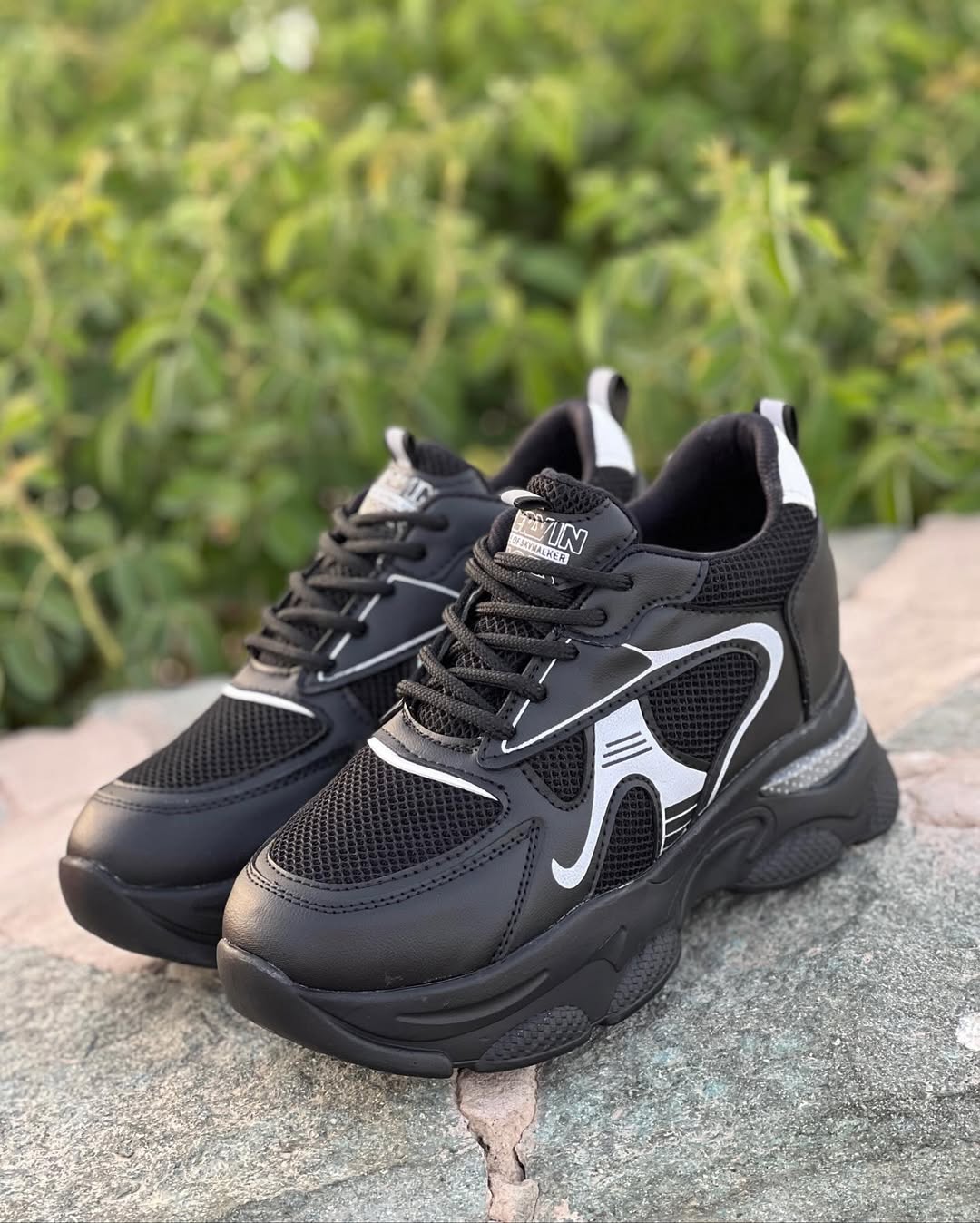 کتونی ای گل